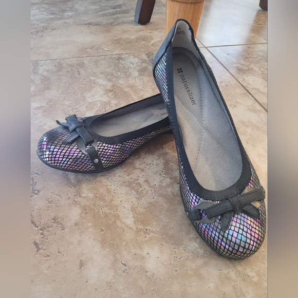 Naturalizer Flats, shimmer pattern, size 6.5, 6 1/2,   good condition - Picture 2 of 7
